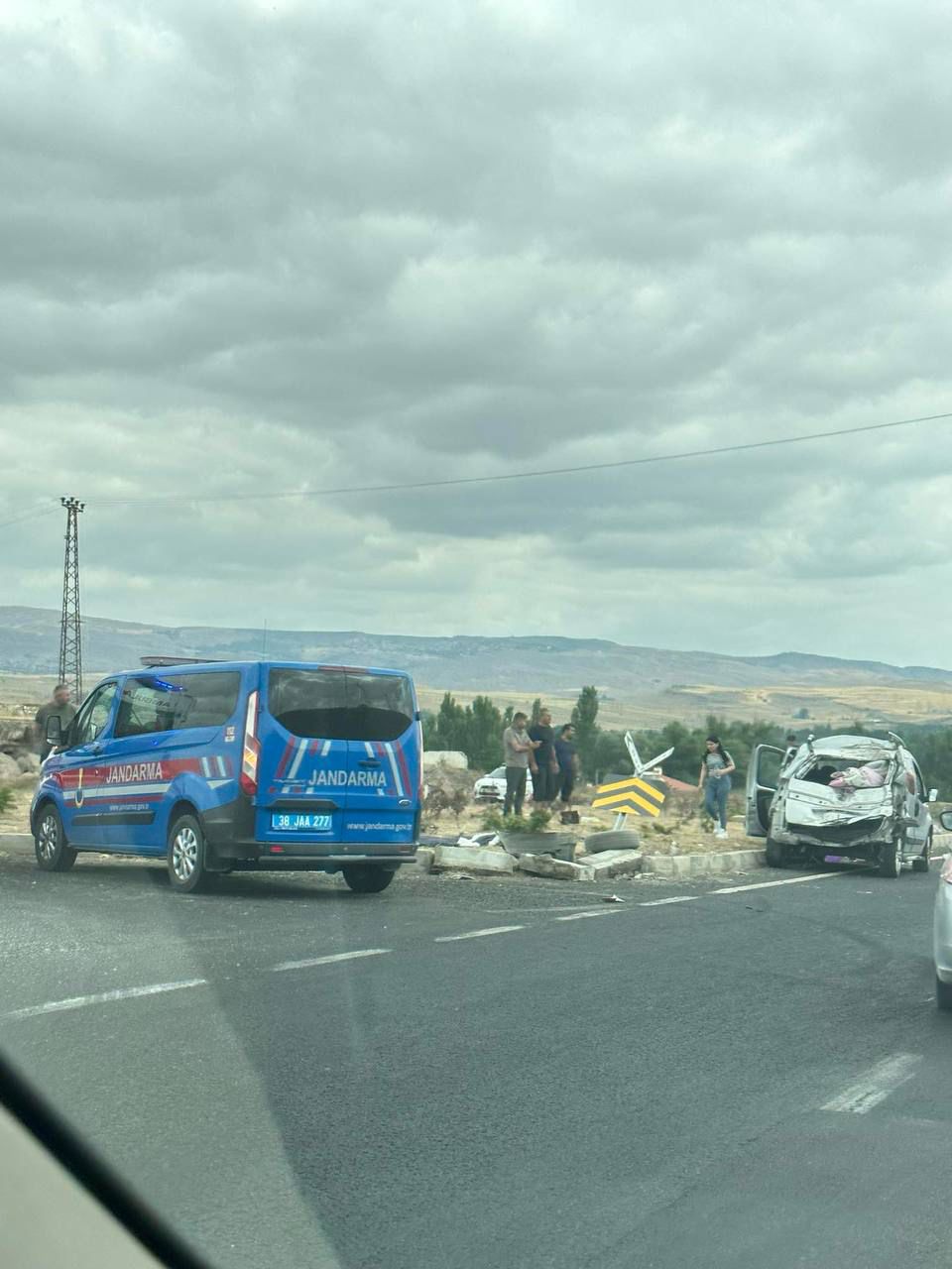 TIR ile otomobilin çarpıştığı kazada maddi hasar oluştu